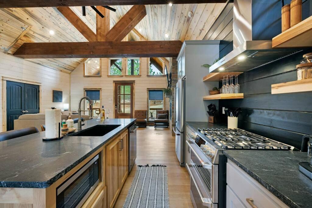 Lone Pine Lodge. Brand New! 2 Bedroom Luxury Cabin. Broken Bow Eksteriør billede
